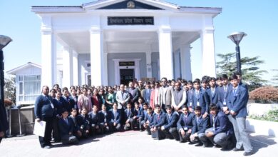 नवोदय विद्यालय ठियोग के 76 छात्रों ने विधानसभा अध्यक्ष कुलदीप सिंह पठानिया से मुलाकात की